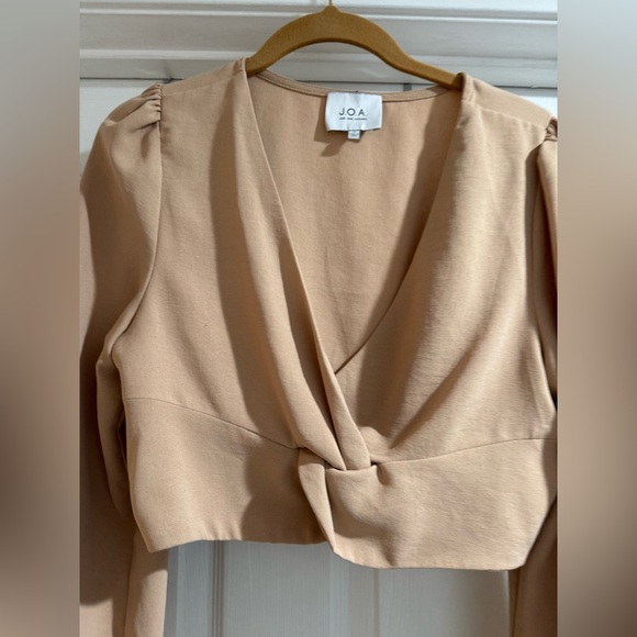 Revolve J.O.A Knot Front Long Sleeve Crop - Picture 3 of 5